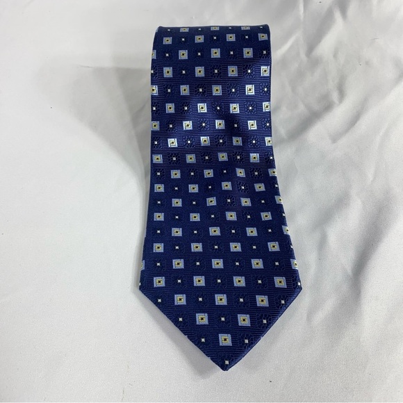 IZOD Geo Square Design Blue Silk Tie - Picture 2 of 5